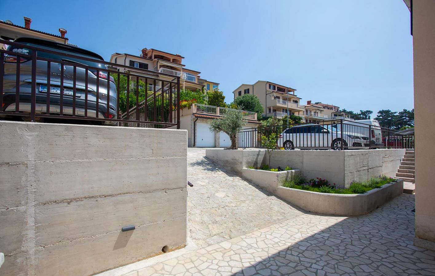 Foto 5 von 28: Modernes Apartment mit 2 Schlafzimmern, Terrasse, WLAN und Strand in 400 m Entfernung