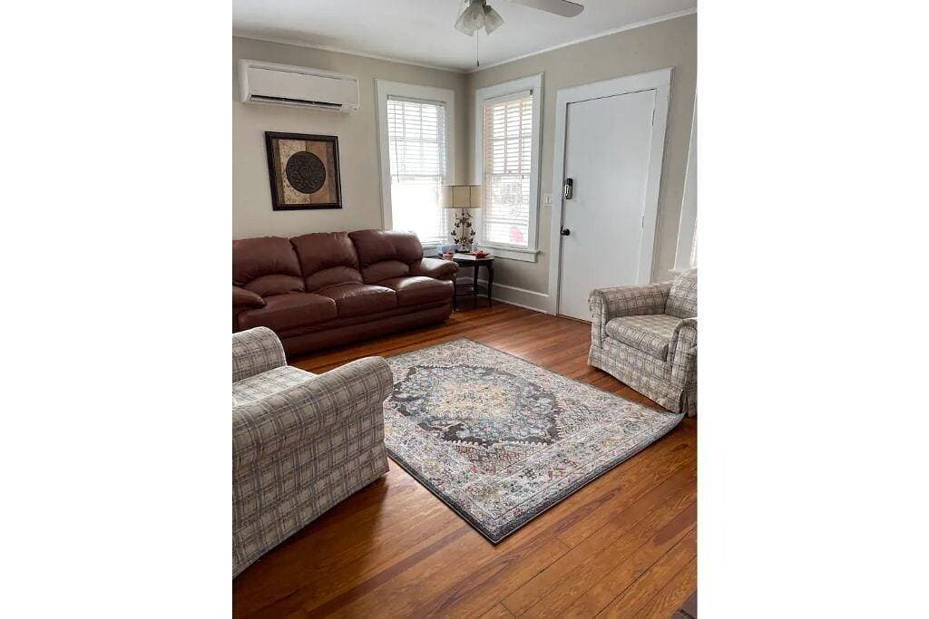 Foto 7 von 17: Spacious Murray Hill Getaway for One or Two
