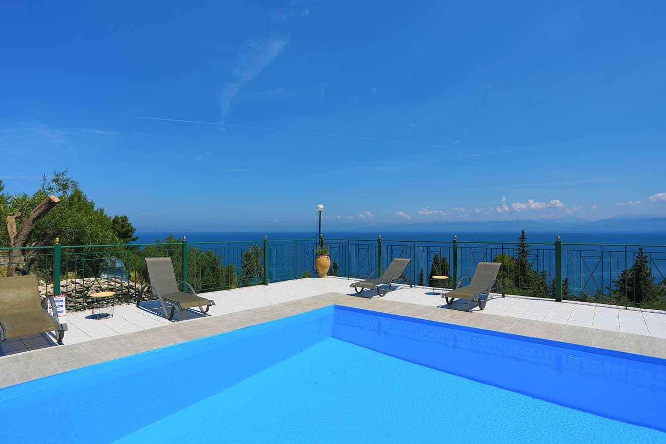 Antigoni Villa Tria 1
