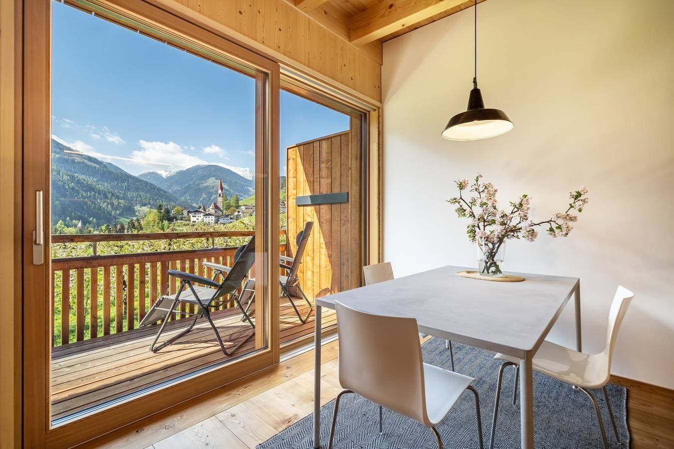 Foto 3 von 20: Ferienwohnung 'Mayrhof im Kirschengarten' mit Bergblick & Balkon