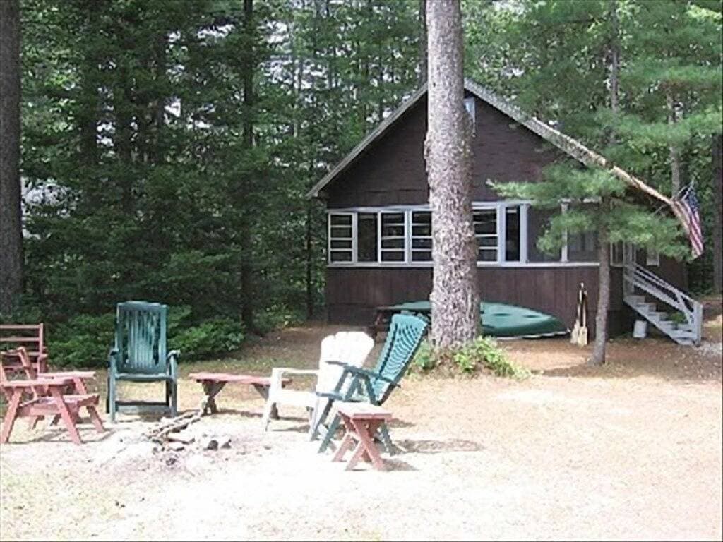 Entspannen und aufladen! Ruhiges Ferienhaus in Familienbesitz, Sebago Lake Area, Haustiere kostenlos 1