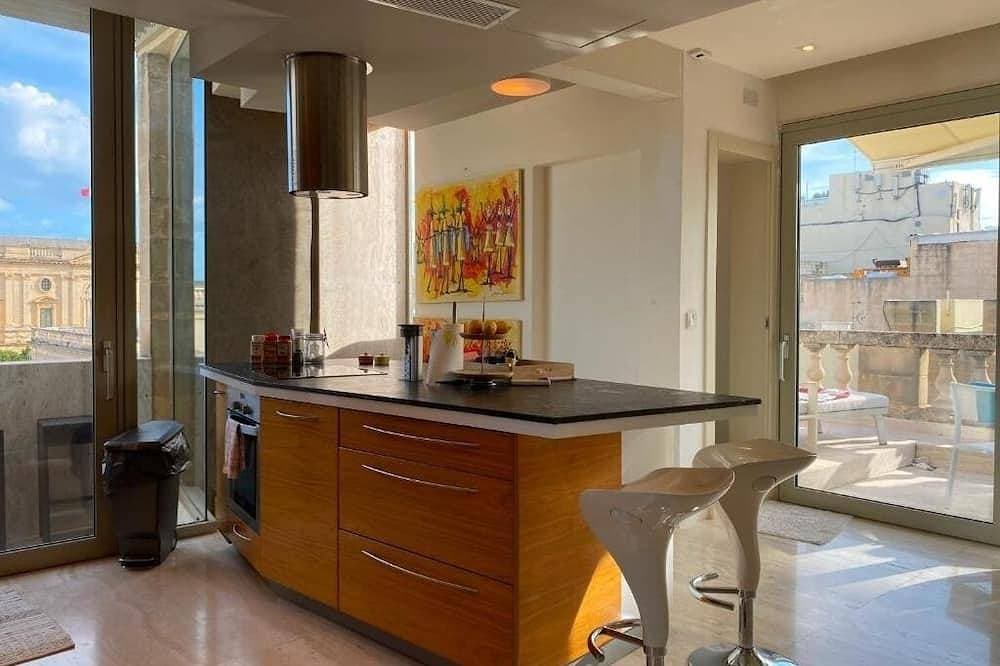 Foto 12 von 19: Exclusive Duplex Penthouse with Jacuzzi and Panoramic Views in Valletta