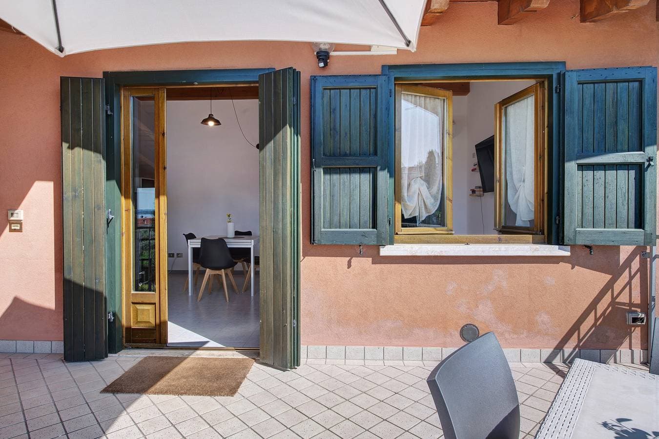 Foto 13 von 17: Ferienhaus 'Appartamenti Villa Fiorito' mit Blick auf den See, Wi-Fi und Klimaanlage