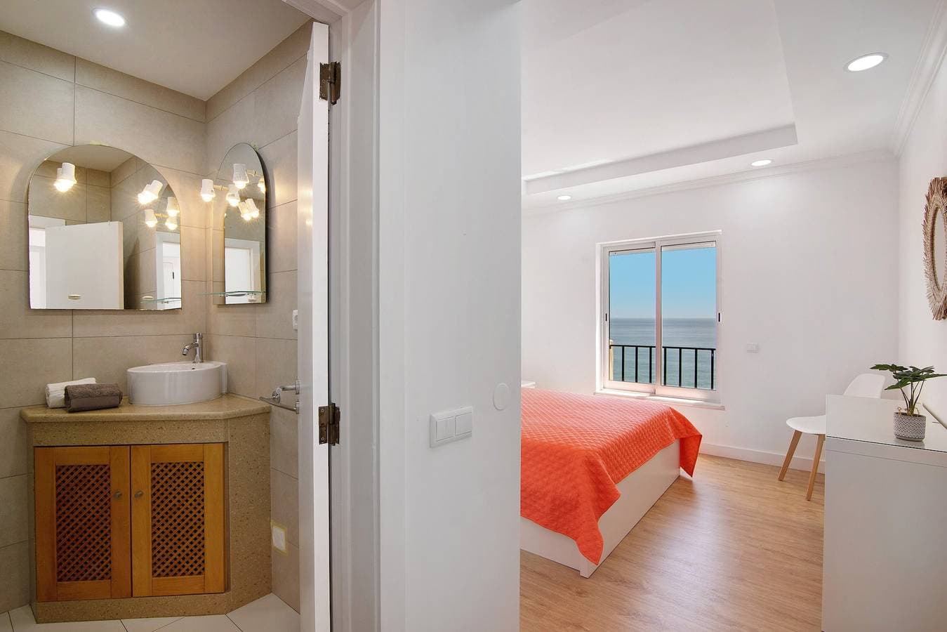 Foto 12 von 26: Ferienwohnung 'Moderno E Renovado T2' mit Meerblick, Balkon und WLAN