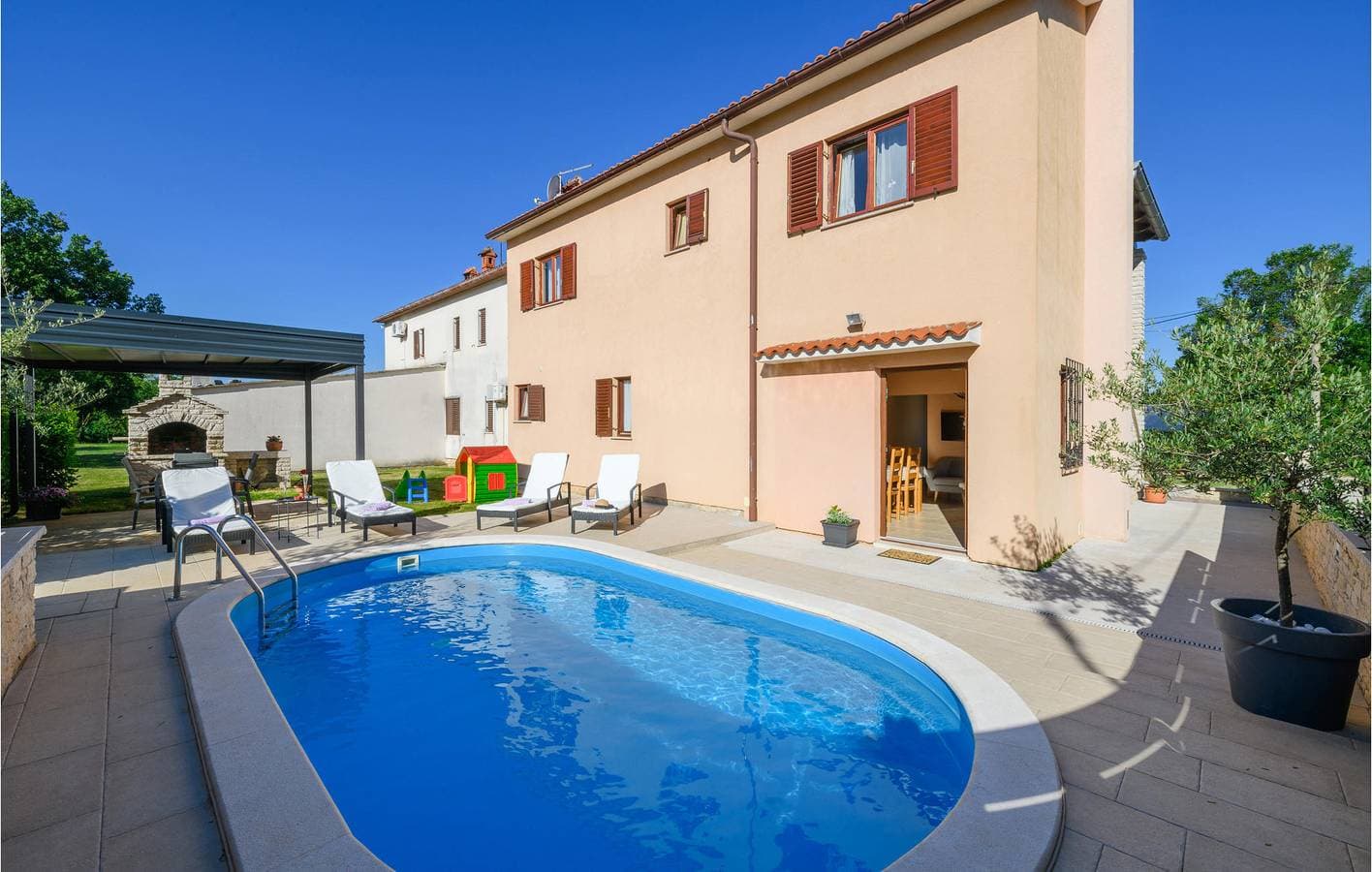 Foto 6 von 47: Modernes Apartment mit 2 Schlafzimmern, Pool, in der Nähe der Küste und des Stadtzentrums