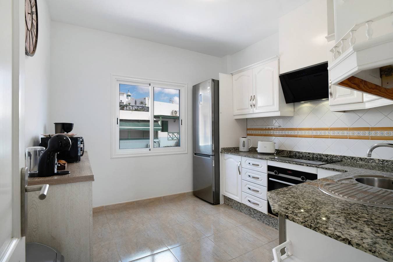 Foto 8 von 32: Ferienwohnung 'Apartamento Seaview Limones' mit Meerblick, privater Terrasse und WLAN