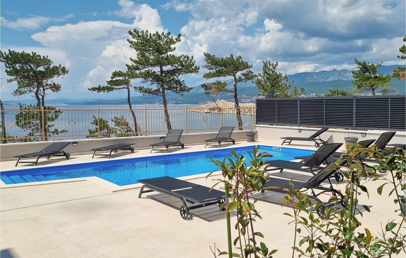Foto 12 von 33: Gemütliche Ferienwohnung am Meer: WLAN, Pool & Terrasse, 1,5 km zum Strand