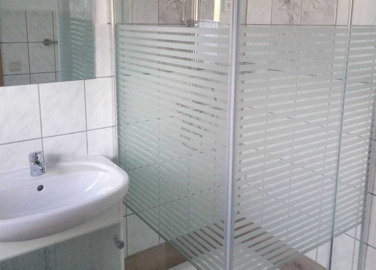 Foto 3 von 9: Ferienwohnung in Boddennähe - idyllisch am großen Jasmunder Bodden gelegen