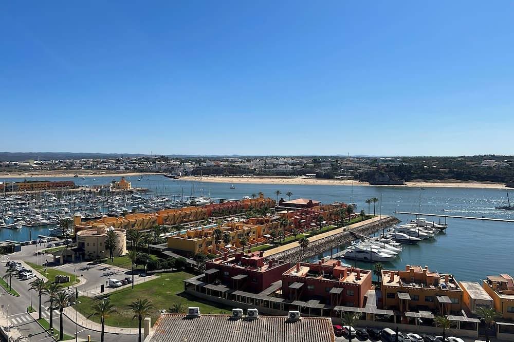 Excellent studio, beachfront, sea view w/ parking lot 1