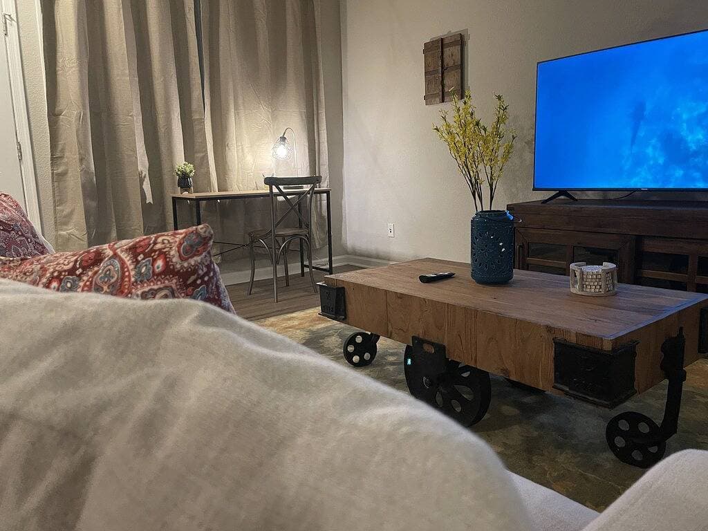 Foto 11 von 11: First Class Lvng - 2Br, 2Ba, cool/cozy