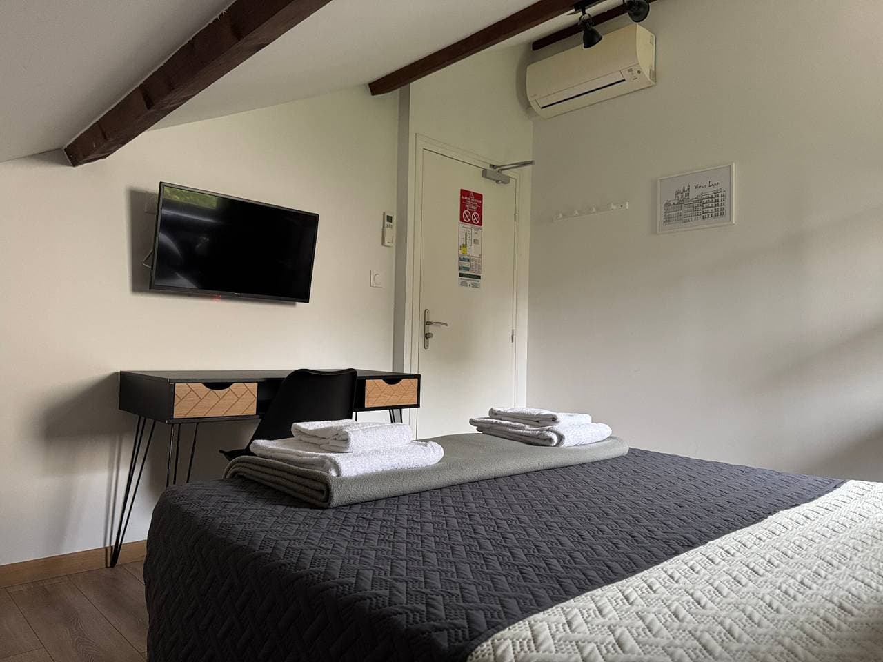 Foto 7 von 23: Gästezimmer „Lyon Mon Amour – St-Bonaventure“ mit WLAN und Klimaanlage