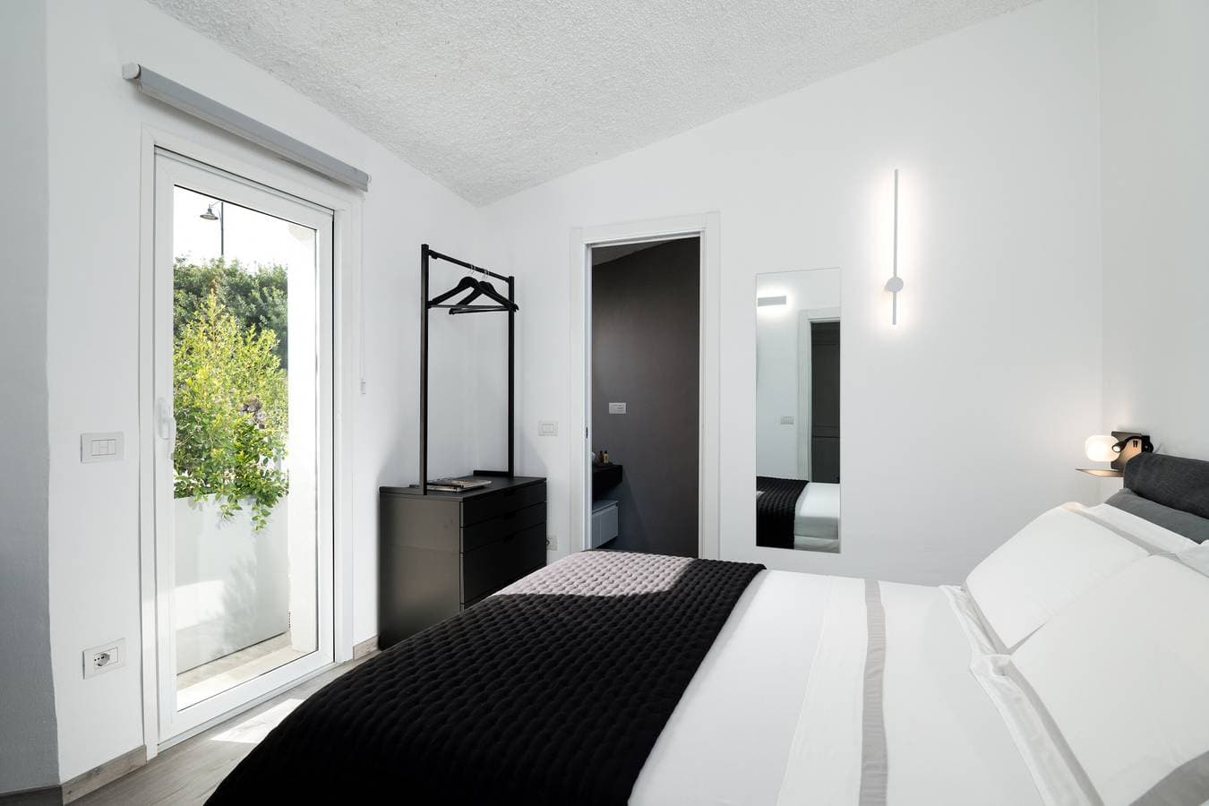 Foto 6 von 60: Villa Azul von Klodge – moderne Waterfront mit Hydromassage-Pool