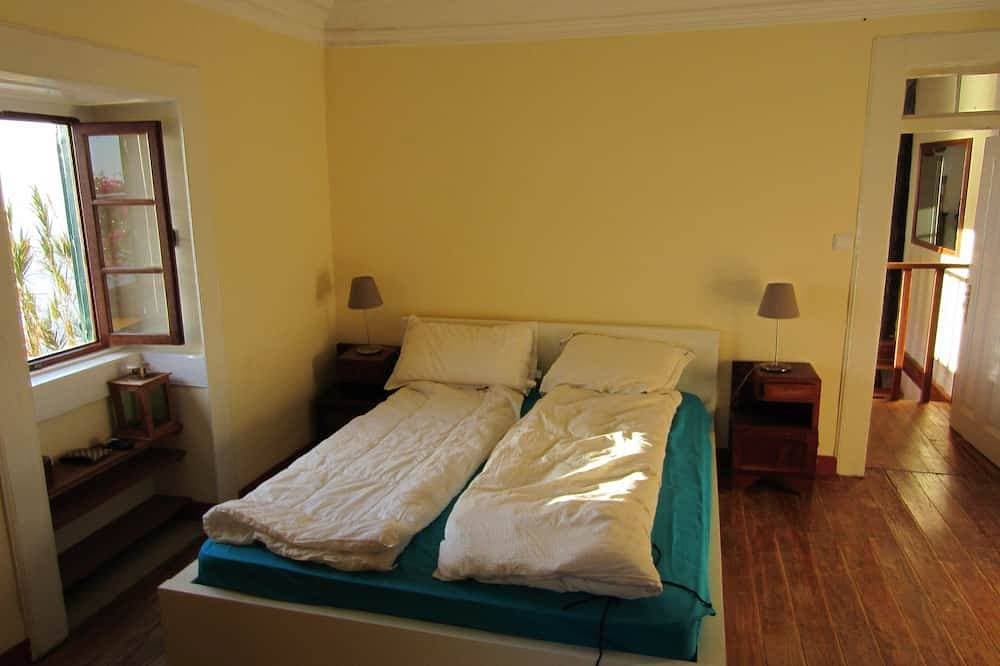 Foto 3 von 30: Villa mit Pool, großem Garten und herrlichem Meerblick
