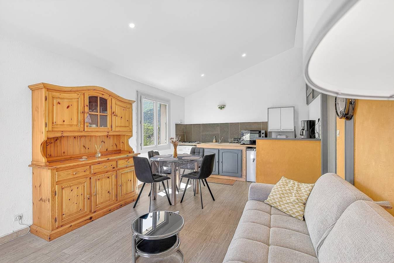 Foto 4 von 26: Ferienhaus 'Les Iris' mit Bergblick, privater Terrasse und WLAN