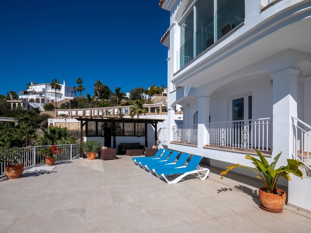 Foto 6 von 35: Luxusvilla mit Jacuzzi.