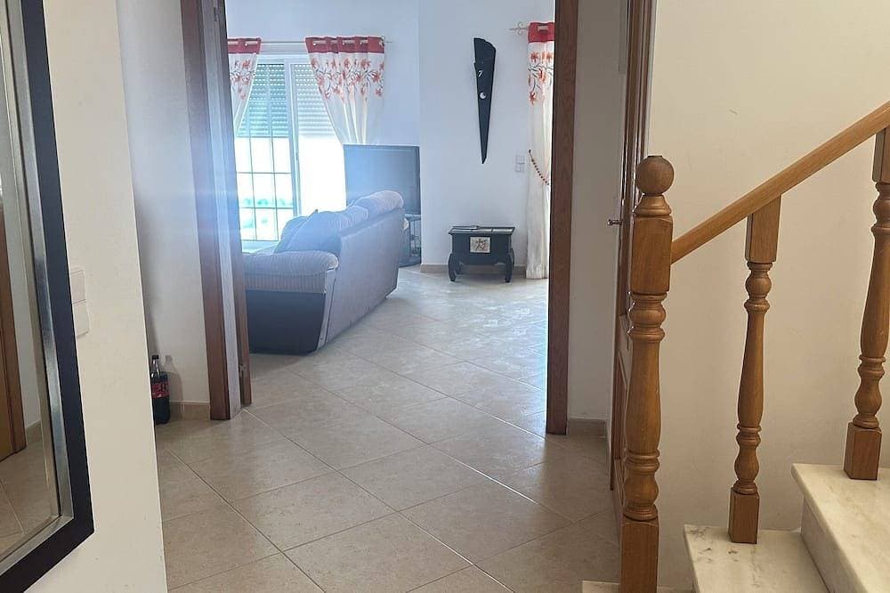 Foto 8 von 24: Eine beeindruckende Villa mit privatem Pool, Klimaanlage, weitläufigen Gärten und kostenfreiem WLAN