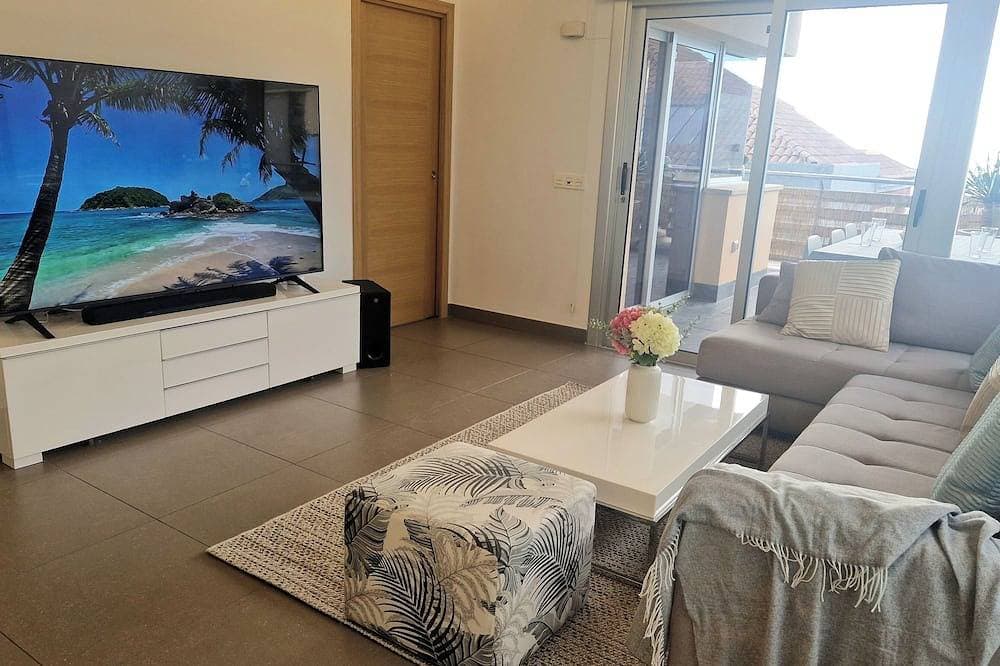 Foto 11 von 30: Atlantic Blue: Private Heated Pool and Ocean Views
