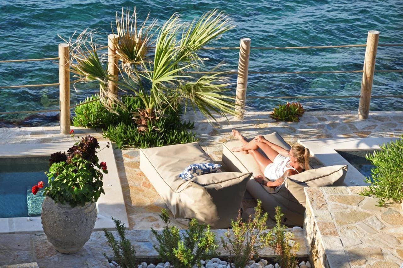 Foto 10 von 27: Water Front Suite with Mini Pool - Jetted Tub