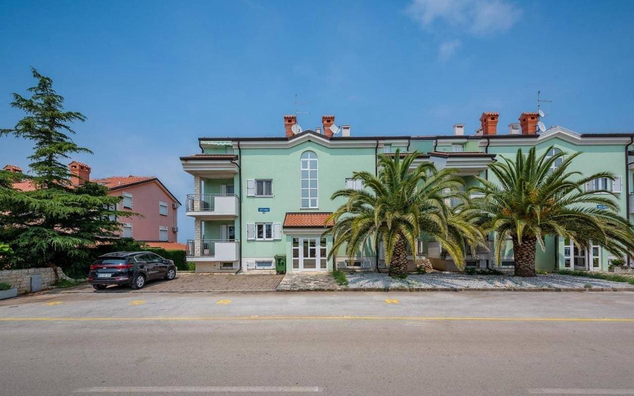 RIVA house with apartment 1