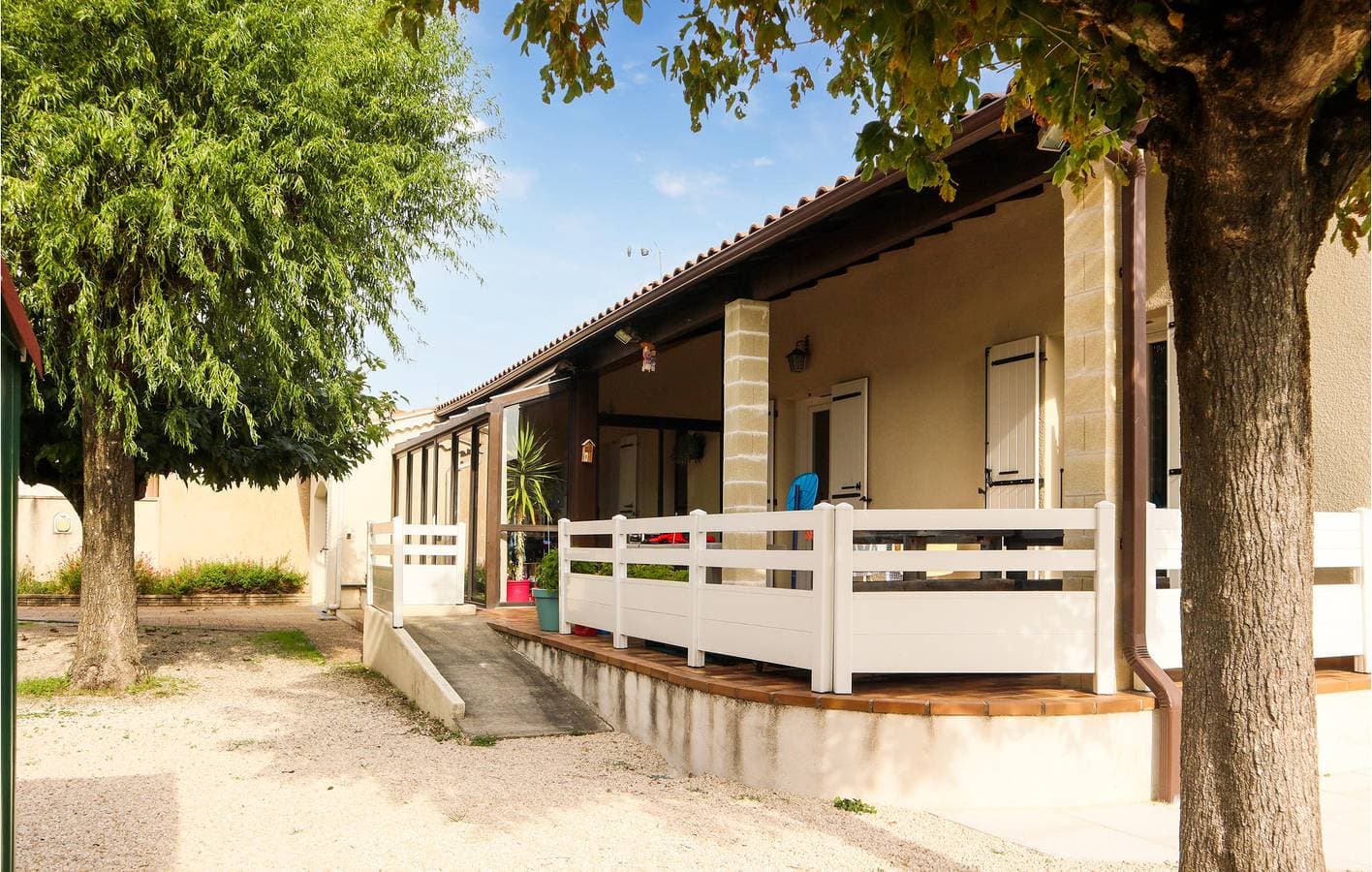 Foto 11 von 25: 119 sqft Ferienwohnung mit Parkplatz, Pool & Wifi