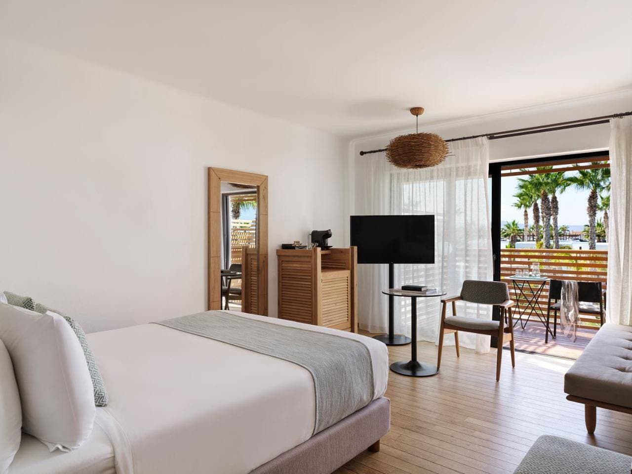 Foto 8 von 12: Luxury Double Room with Pool View
