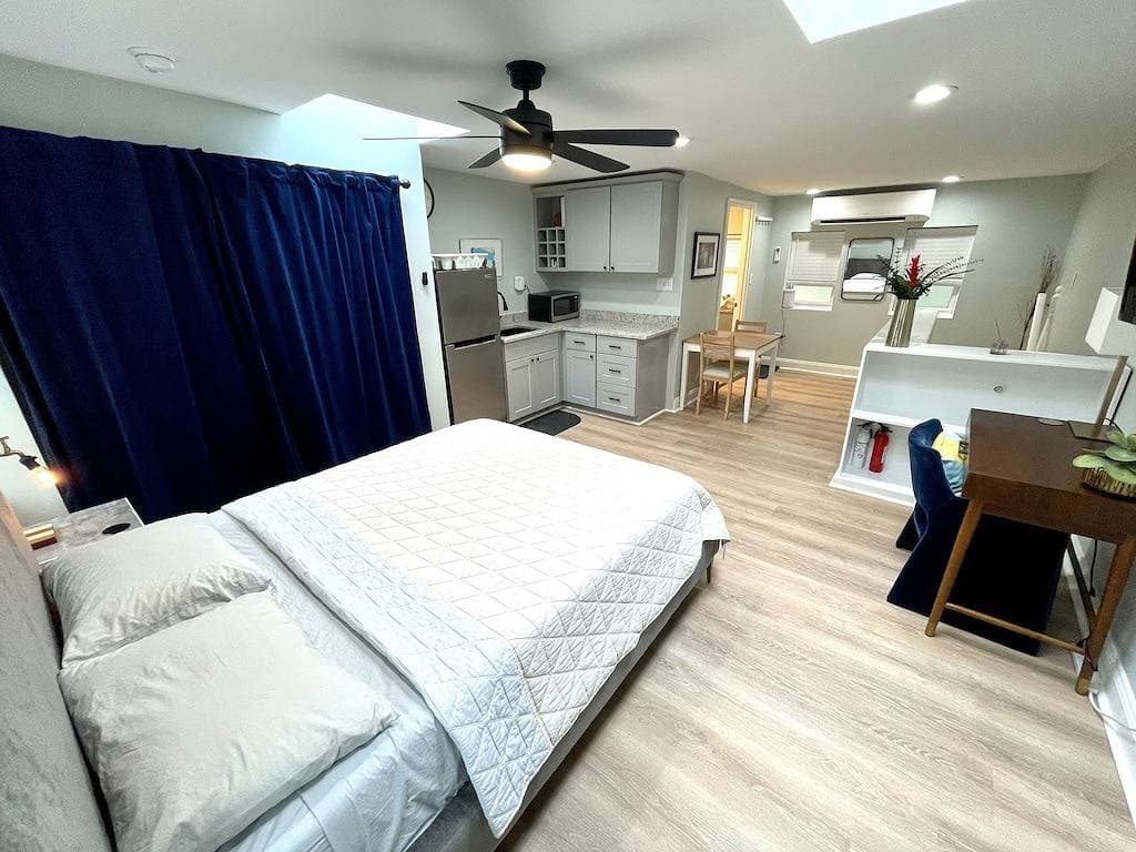 Foto 8 von 16: Carriage House Studio in the Heart of Dc