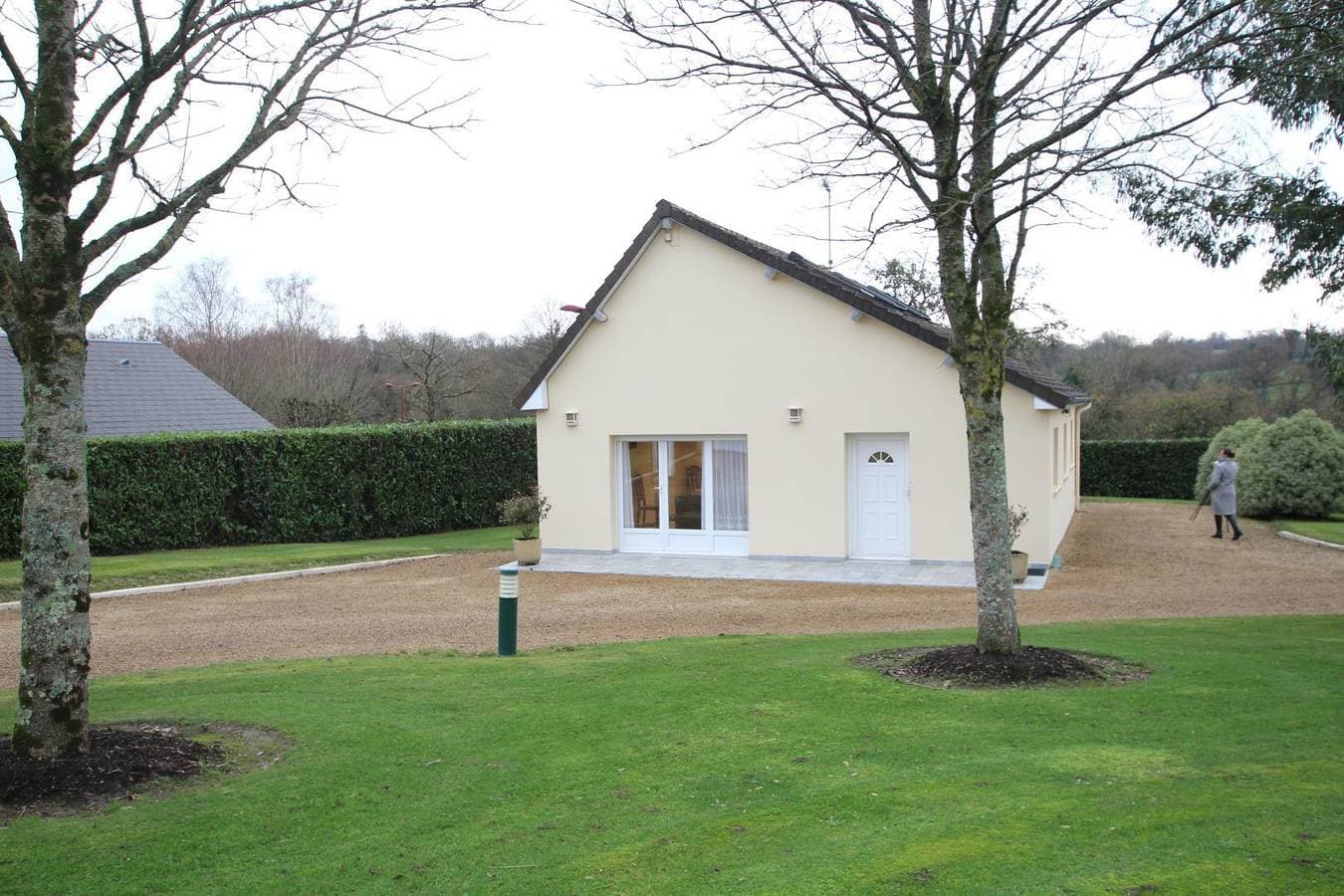 Ferienhaus am Fluss mit Parkplatz, TV, Garten & Internet - 2km nach La Vire 1