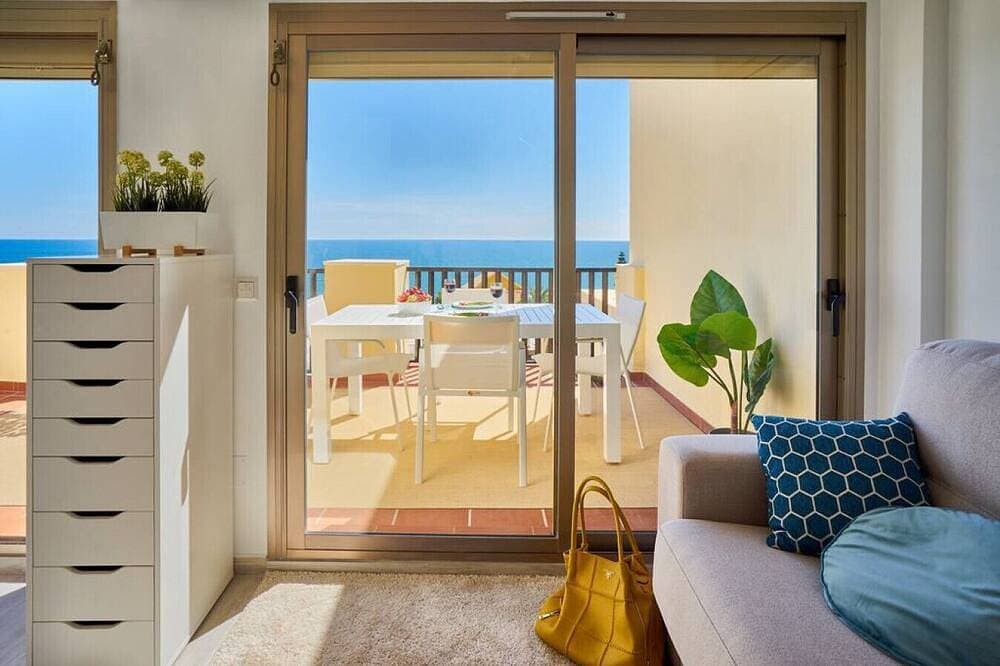 Foto 8 von 30: Paradies für Sonnenanbeter: Privater Panoramameerblick auf Marbellas besten Strand
