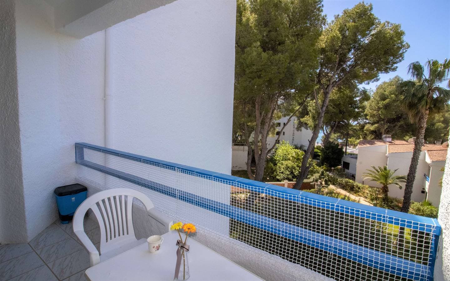 Foto 3 von 17: Las Fuentes Beach Studio - Piscina y jardín