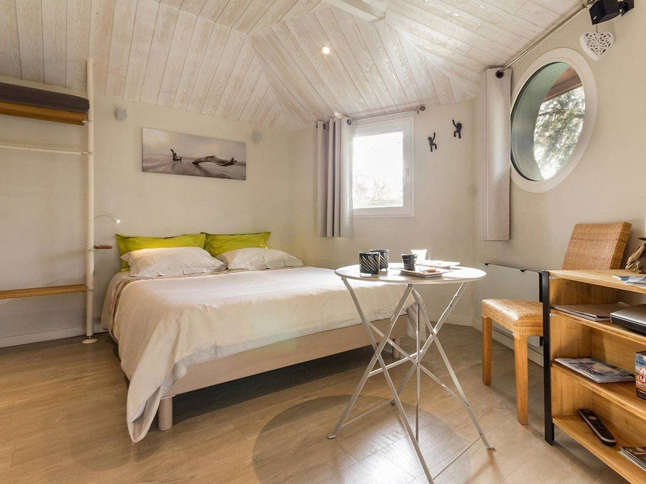 Foto 3 von 16: Baumhaus in Port-Saint-Père mit WLAN, Kino & Frühstück