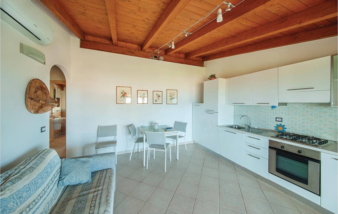 Foto 12 von 20: Gemütliche Unterkunft am Strand: Parkplatz, AC, Pool, Terrasse