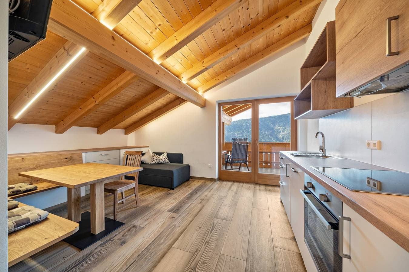 Foto 5 von 13: Ferienwohnung 'Matscherhof Helena' mit Bergblick, Gemeinschaftsgarten und Balkon
