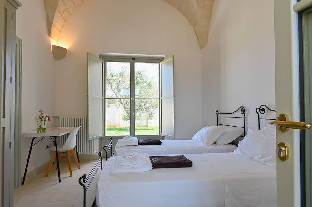 Foto 2 von 30: 5 Schlafzimmer Masseria mit beheiztem Infinity-Pool und weitläufigem Olivenhain