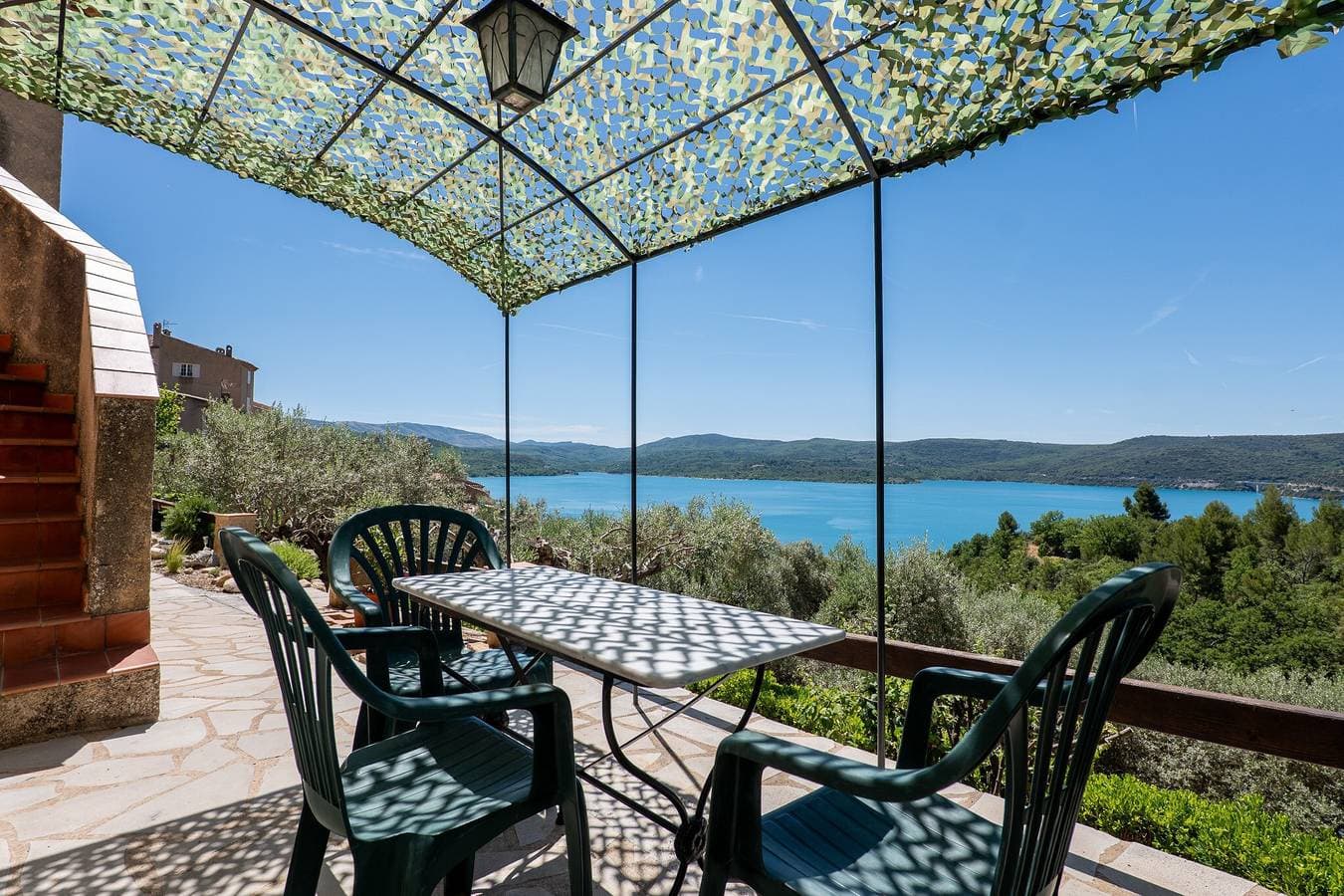 Foto 3 von 23: Le point sublime in Sainte-Croix-du-Verdon – Studio mit Seeblick
