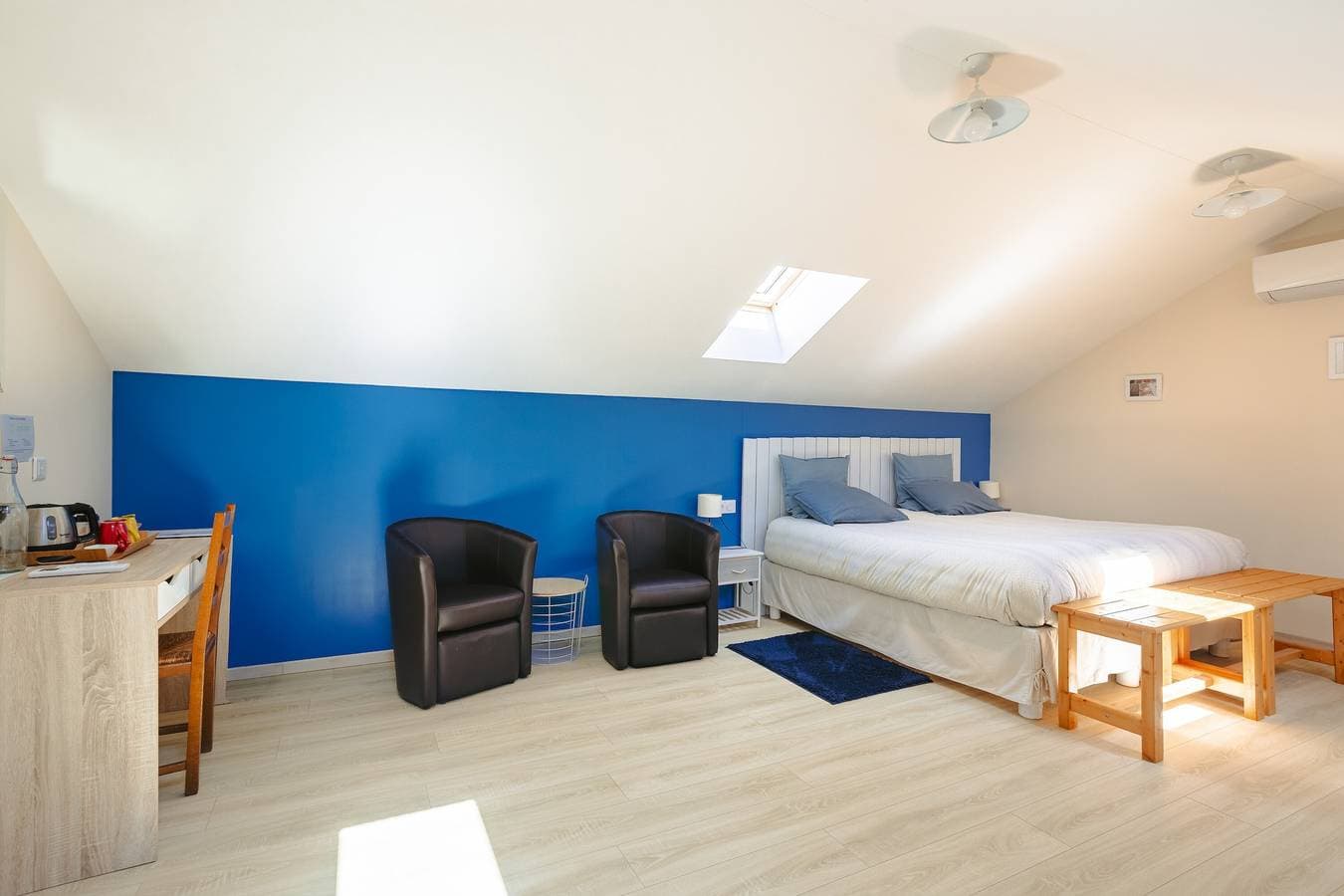 Foto 4 von 21: Gästezimmer „Ré“ – Helles Zimmer mit eigenem Bad auf der Île de Ré