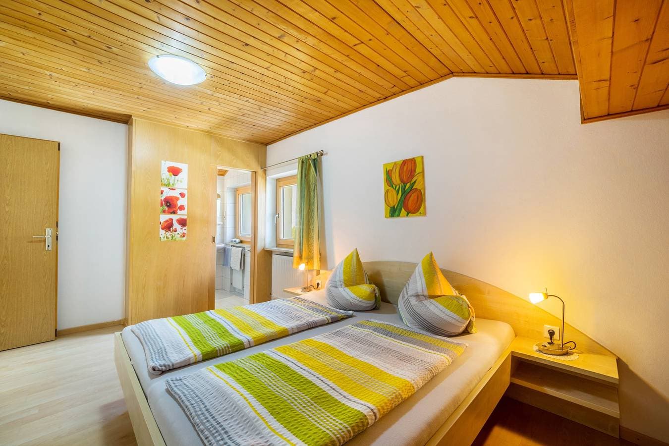 Foto 10 von 23: Ferienwohnung 'Typ A Pöder's Haus' mit Bergblick, Gemeinschaftsgarten und WLAN