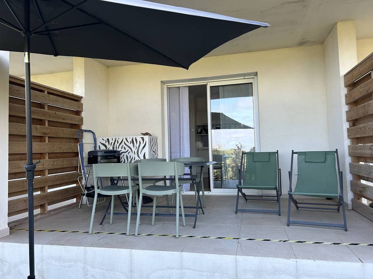 Foto 11 von 21: Wohnung am Strand mit Meerblick - Beheizter Pool, WLAN, Klima, 3 Zimmer - Linguizzetta