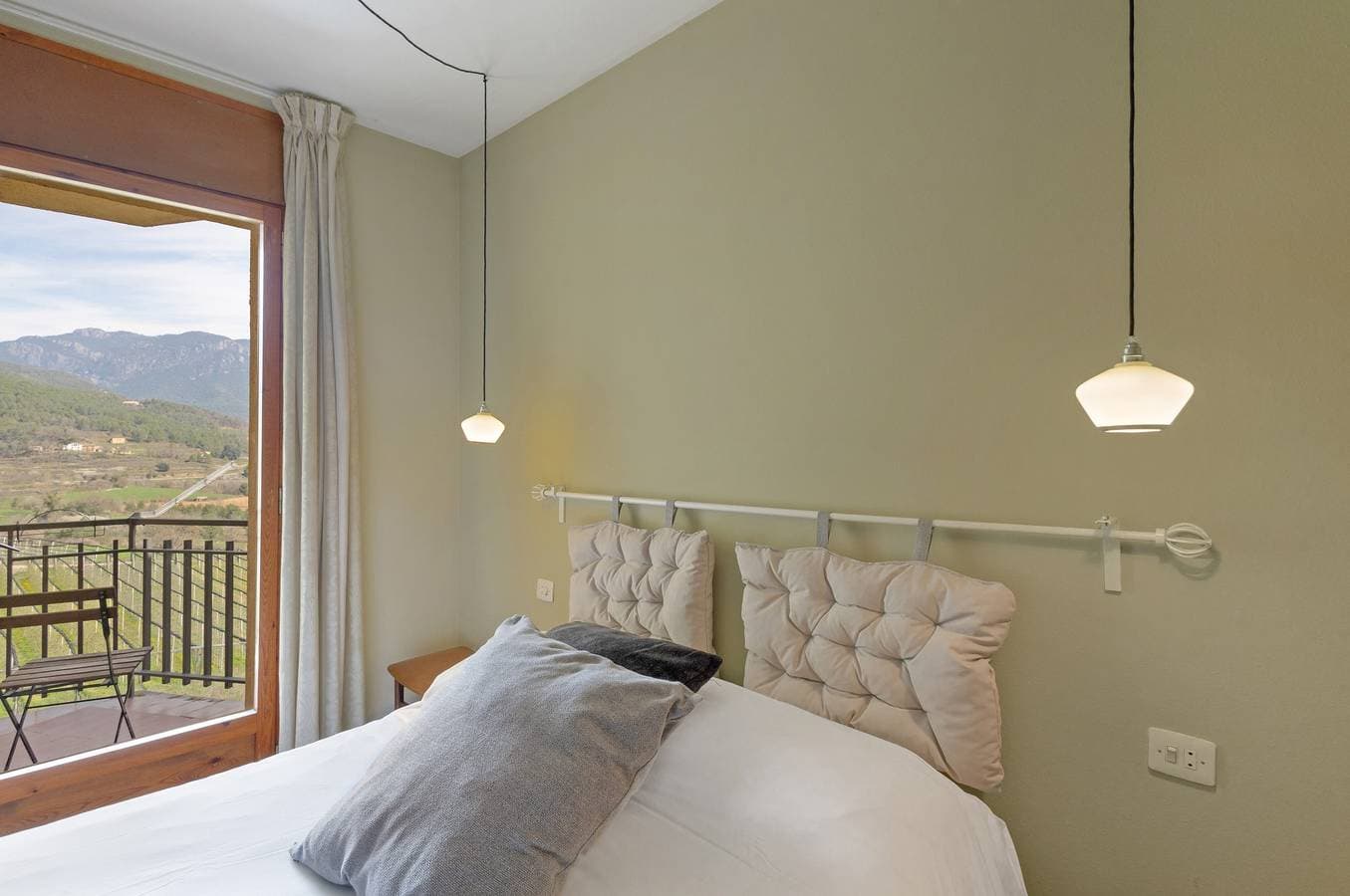 Foto 8 von 22: Ferienwohnung 'Vall' mit Bergblick, Gemeinschaftsgarten und Wi-Fi