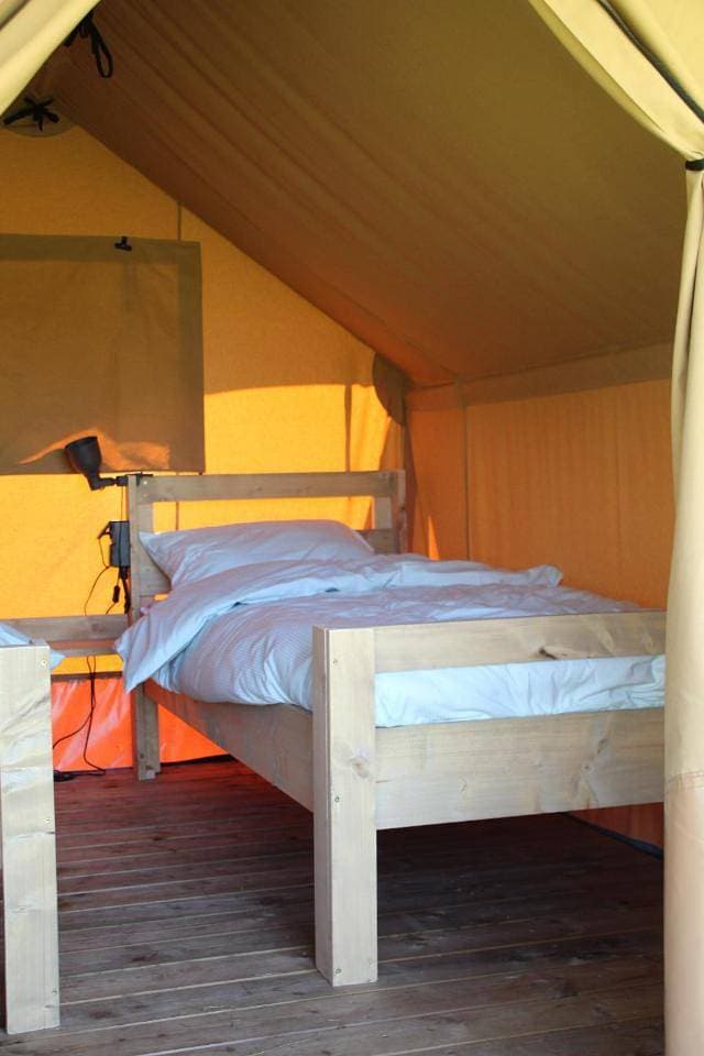 Foto 9 von 10: Tent