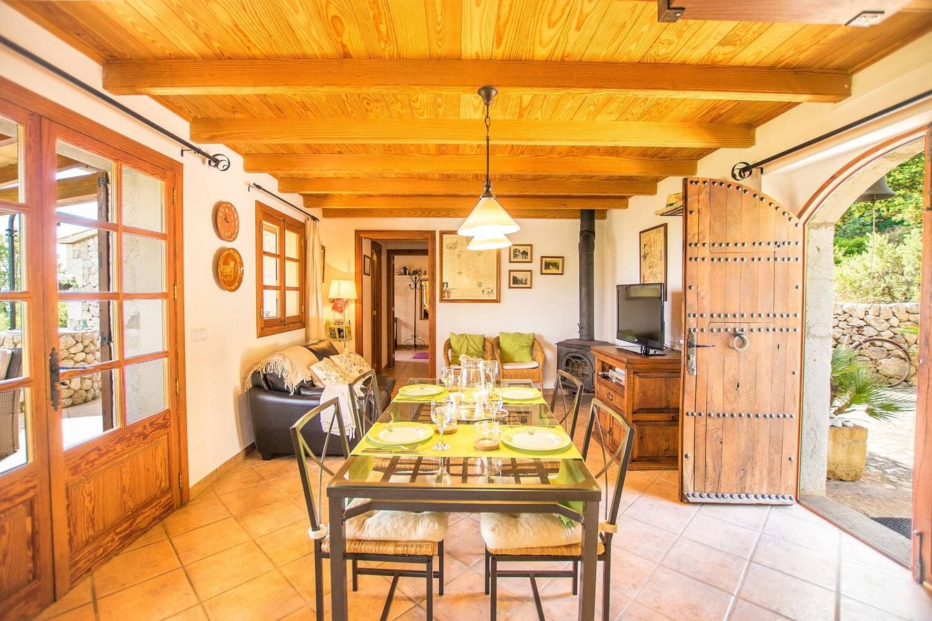 Foto 13 von 26: Villa 'Sa Garriga De Can Barratot' mit Bergblick, WLAN und Klimaanlage
