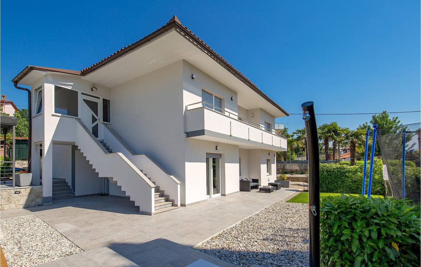 Charmante 76 m² große Wohnung mit Pool, Terrasse und einem Hundestrand in der Nähe 1