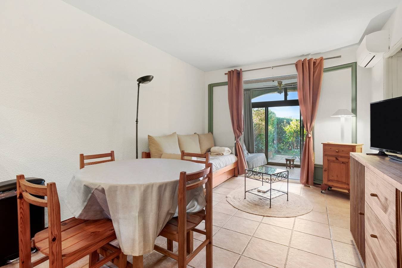 Foto 6 von 25: Appartement 'Pramousiquer D23' mit Bergblick, Gemeinschaftspool und Klimaanlage