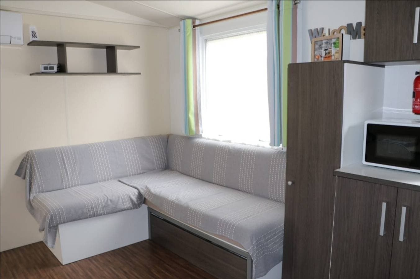 Foto 9 von 35: Mobilheim 'Du Soleil - Contis' mit Gemeinschaftspool, Terrasse und Fun Pass inbegriffen