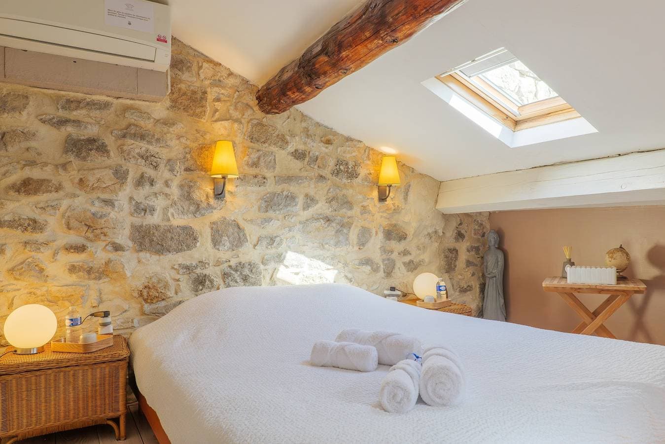 Foto 3 von 33: Gästezimmer „Le Pigeonnier“ mit Gemeinschaftspool, WLAN und Klimaanlage