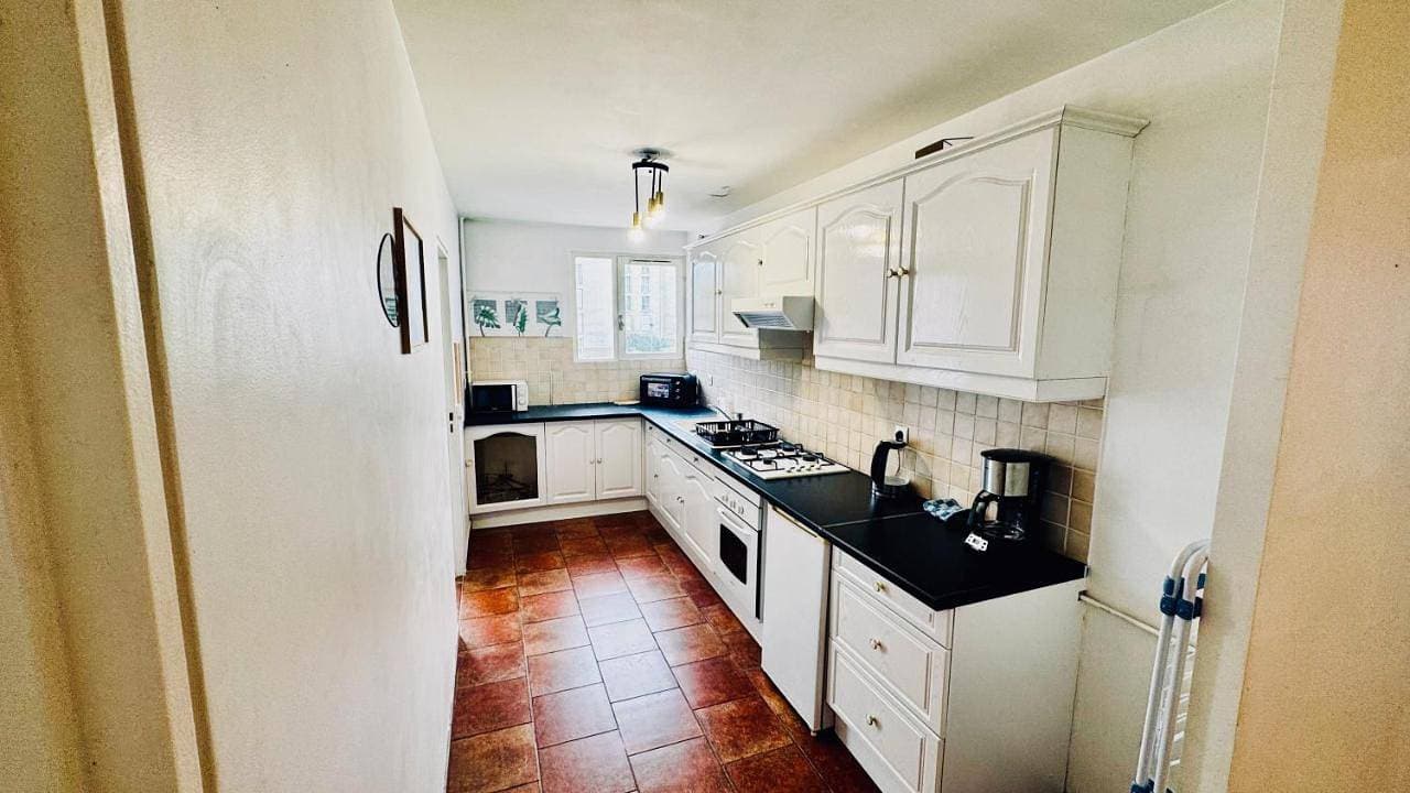 Foto 5 von 41: Two-Bedroom Apartment with Balcony