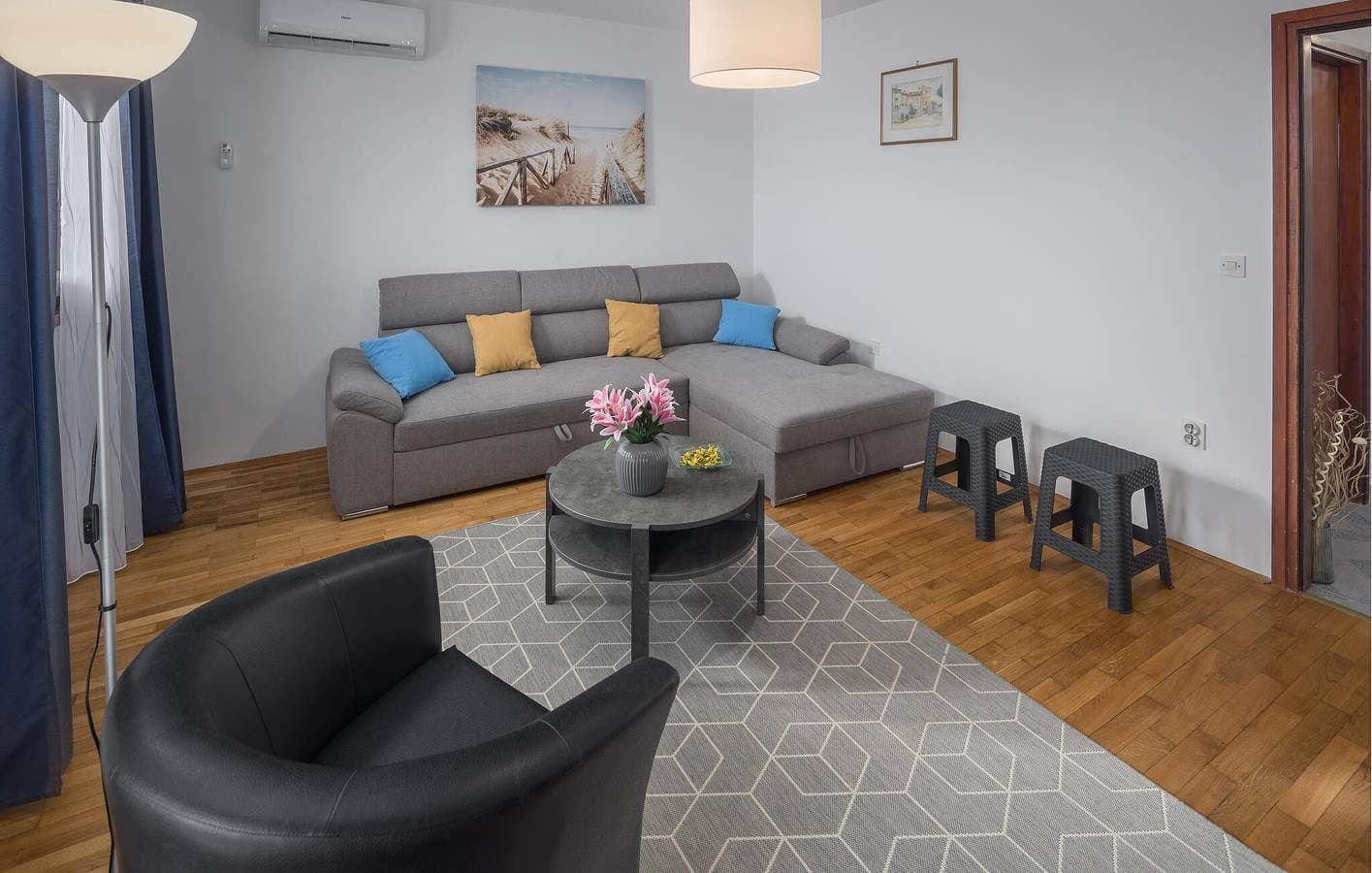 Foto 12 von 23: Charmante 75 m² große Wohnung mit Terrasse, WLAN und Parkplatz in der Nähe von Labinci