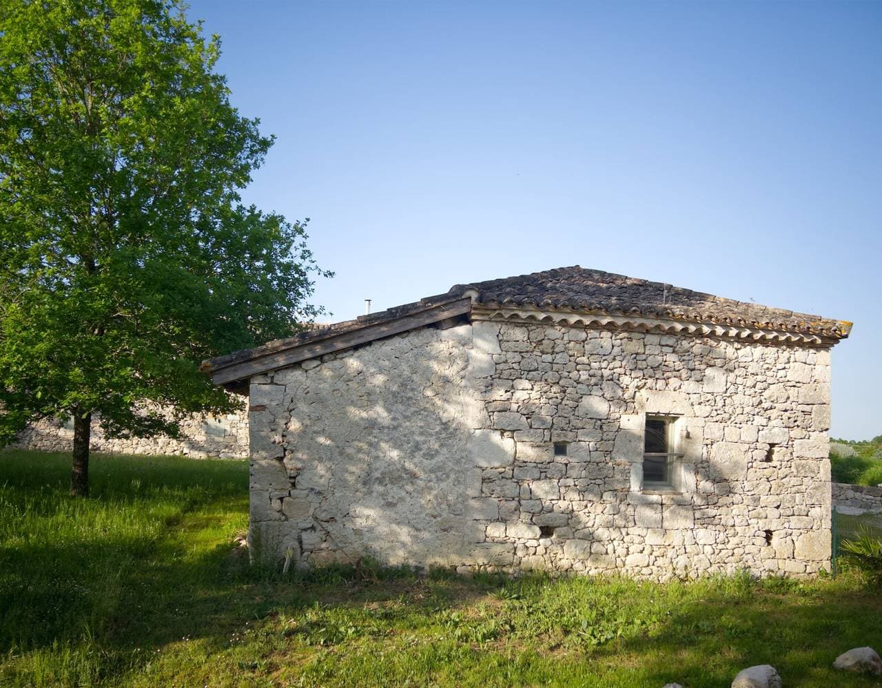 Foto 12 von 23: Gemütliches, ruhiges Steinhaus mit Pool und privatem Garten