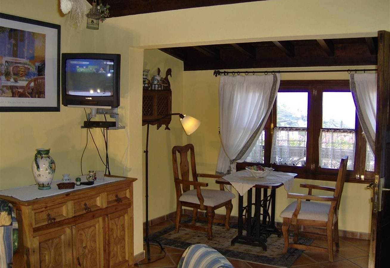 Foto 4 von 32: Ferienwohnung „Apartamentos Monasterio de San Antonio Nr. 4“ mit W-Lan und Balkon und Meerblick