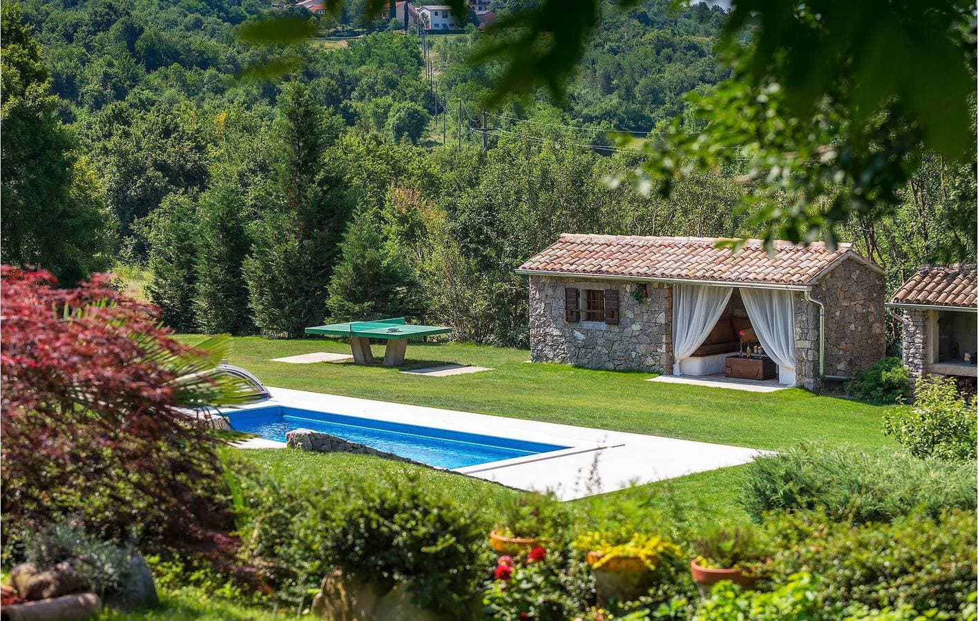 Foto 7 von 36: Geräumige 2-Zimmer-Wohnung mit Pool und Parkplatz in der Nähe des Stadtzentrums von Roč