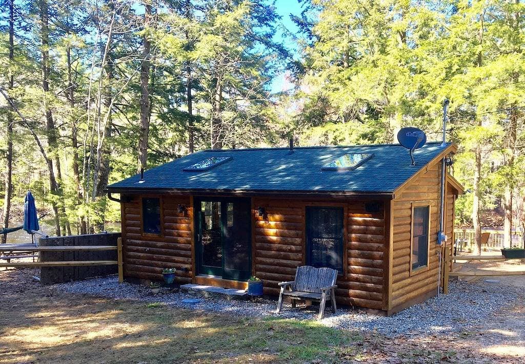 Foto 10 von 31: Sonderangebot: 1. November - 31. März. Buchen Sie 3 oder mehr Nächte und Sie erhalten 1 gratis.  Riverfront Blockhaus